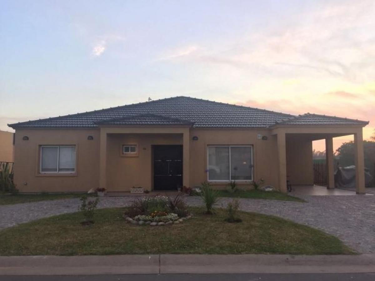 4 bedrooms Farm in Esteban Echeverria, Argentina No. 31077