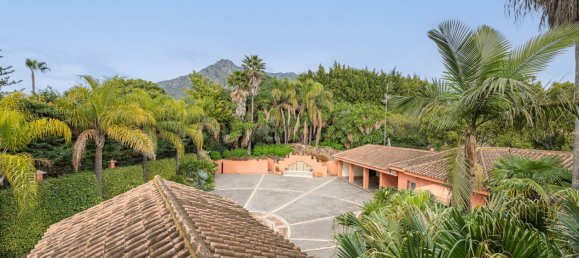 4 bedrooms Villa in Marbella, Spain No. 47939 2