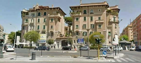 4 rooms Apartment in Rome, Italy No. 159729 2