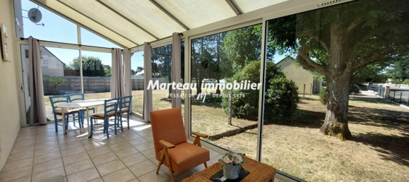 3 bedrooms House in Ecommoy, France No. 103178 3