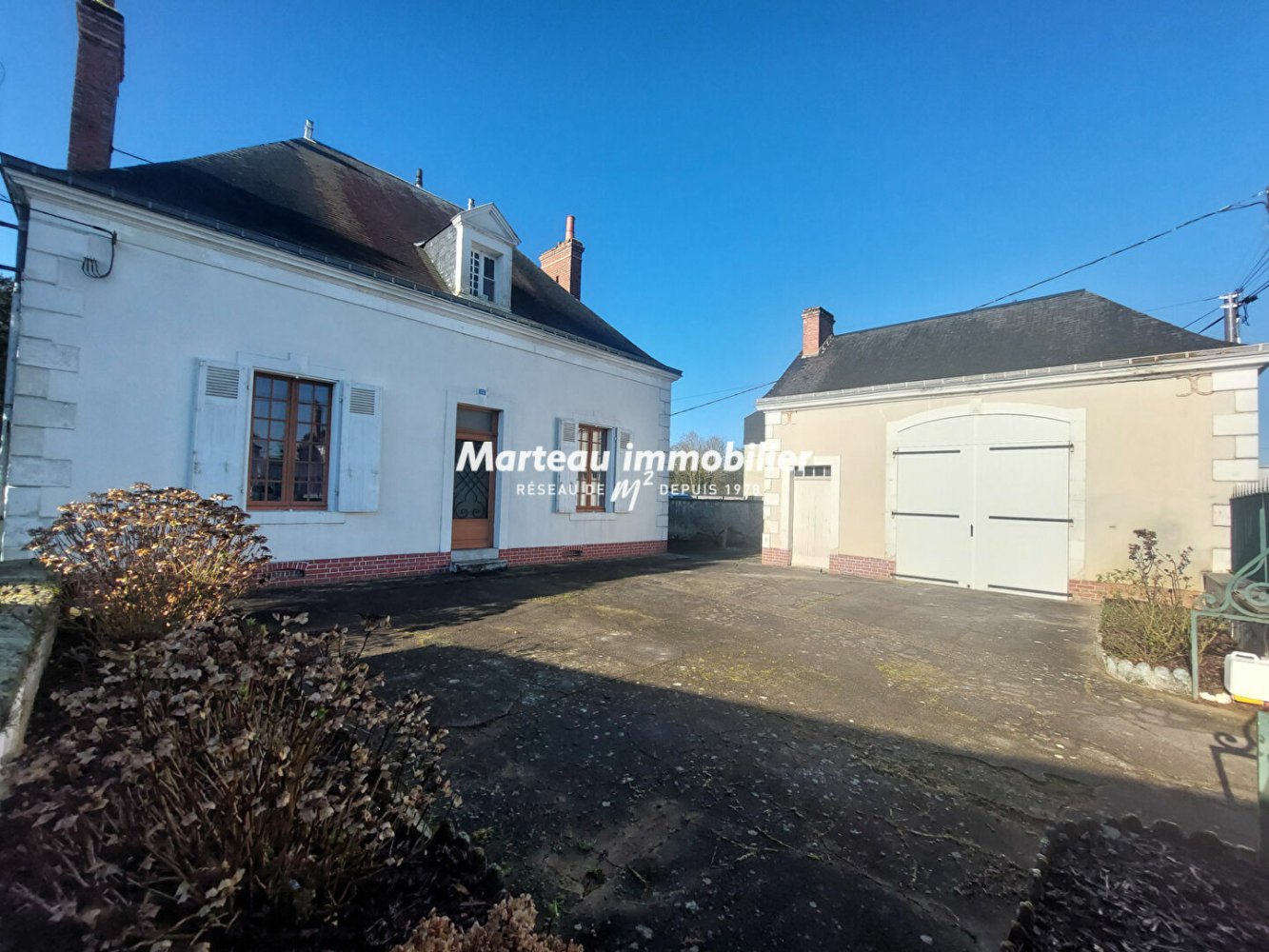 3 bedrooms House in Ecommoy, France No. 103178