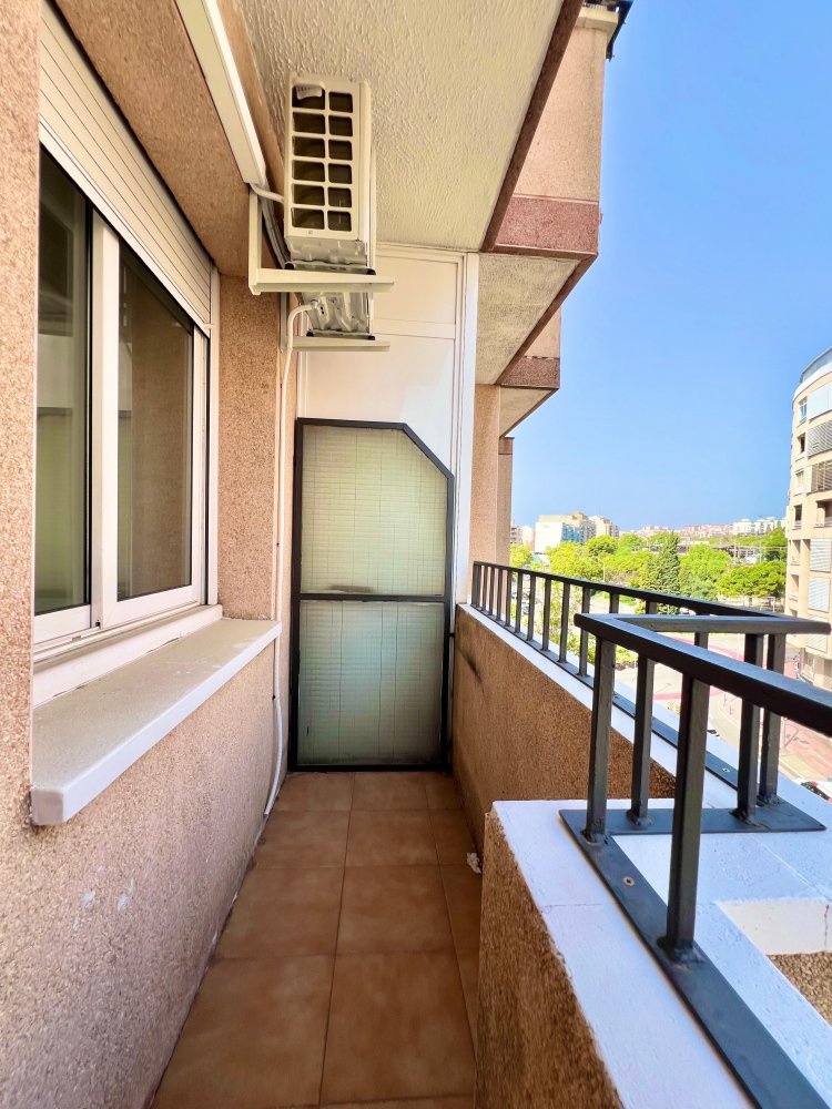 Apartamento T3 em L'Hospitalet de Llobregat, Spain N.º 230802