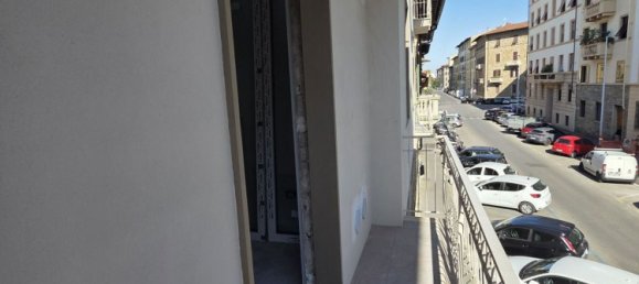 3 rooms Apartment in Florence, Italy No. 259930 6
