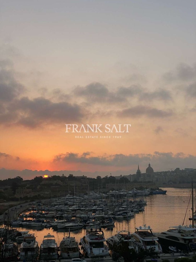 Квартира с 2 спальнями в Гзира, Мальта № 9661