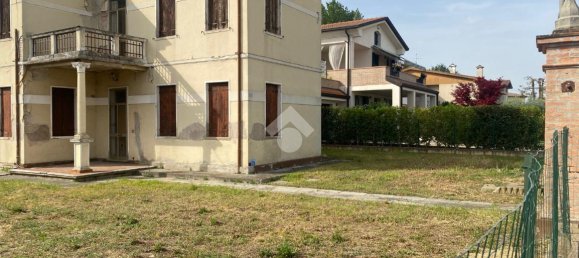 5 rooms Villa in Due Carrare, Italy No. 122889 7