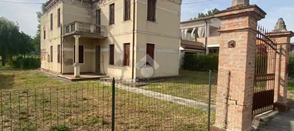 5 rooms Villa in Due Carrare, Italy No. 122889 6