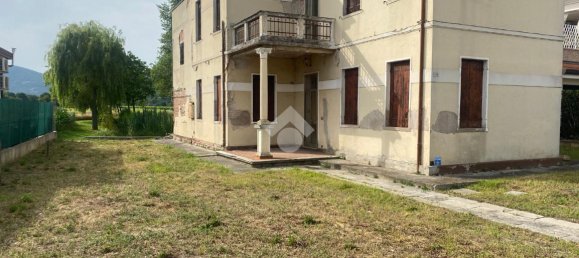 5 rooms Villa in Due Carrare, Italy No. 122889 8