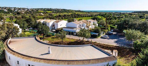 Gewerbliche Immobilie in Quarteira, Portugal 365m², Nr. 236243 2