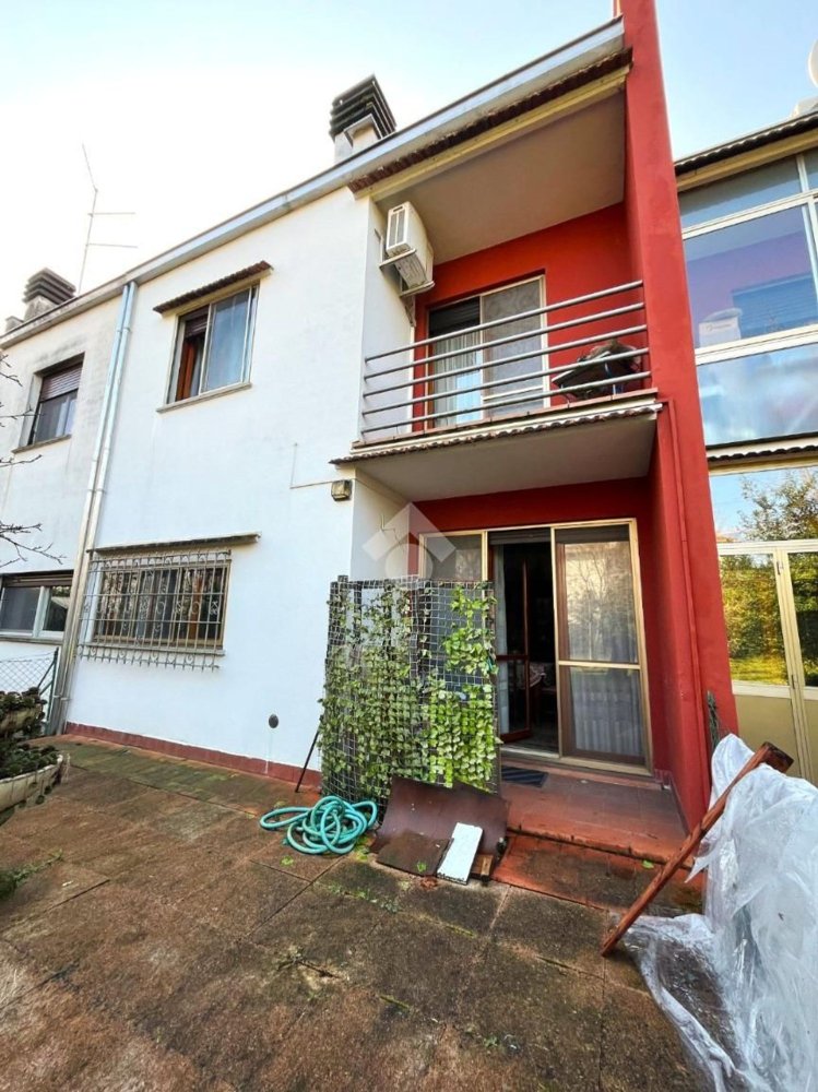 4 bedrooms House in Torrile, Italy No. 337993