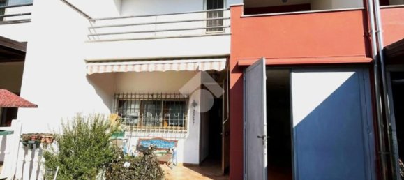 4 bedrooms House in Torrile, Italy No. 337993 2