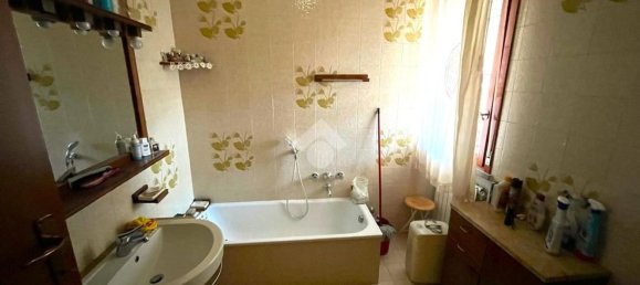 4 bedrooms House in Torrile, Italy No. 337993 10