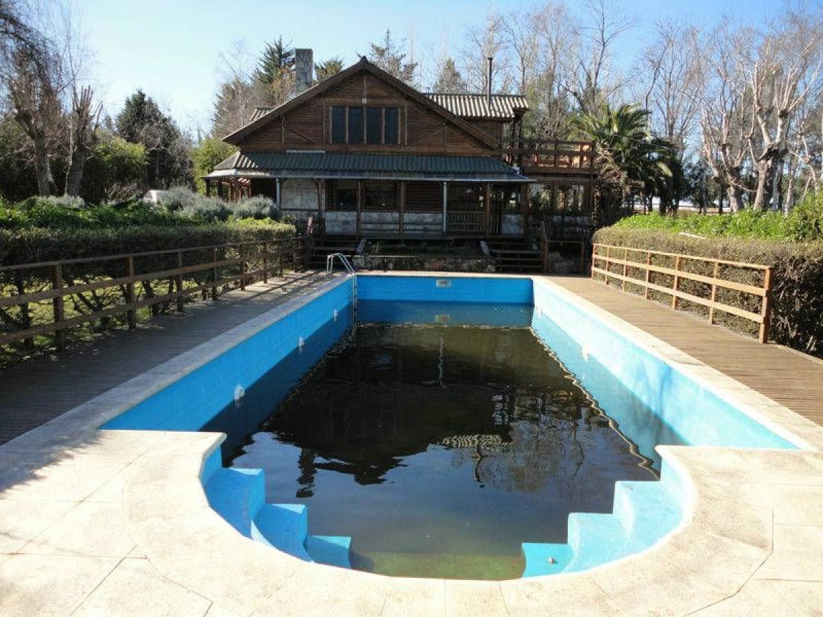 Casa de 3 dormitorios en Mar del Plata, Argentina No. 71564