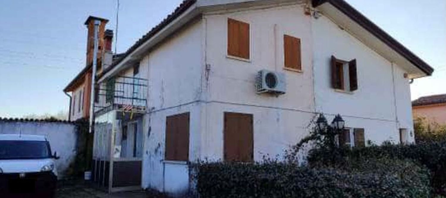 5 bedrooms House in Zero Branco, Italy No. 402228