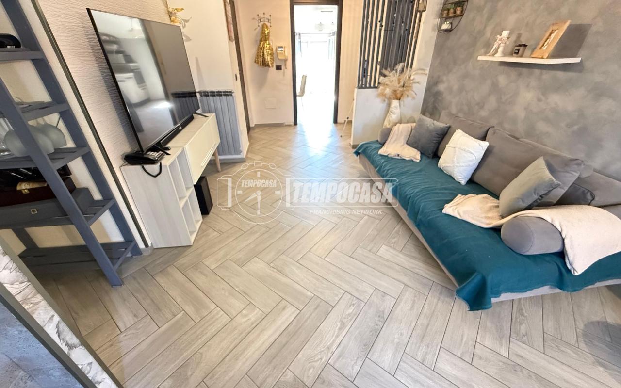 4غرفة شقة في Giugliano in Campania, Italy رقم 14647