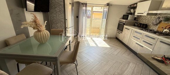 4غرفة شقة في Giugliano in Campania, Italy رقم 14647 3