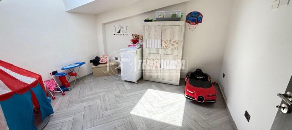 4غرفة شقة في Giugliano in Campania, Italy رقم 14647 7