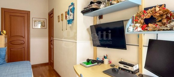 4 rooms Apartment in Naples, Italy No. 278056 32