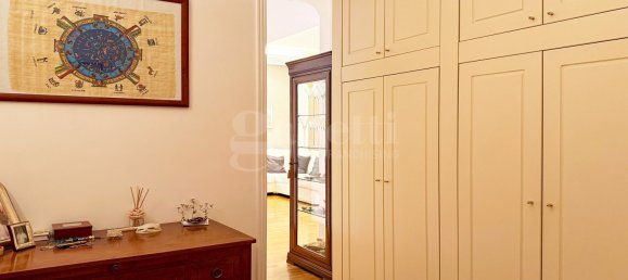4 rooms Apartment in Naples, Italy No. 278056 7