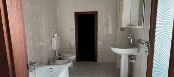 8 rooms House in Carmagnola, Italy No. 229595 31