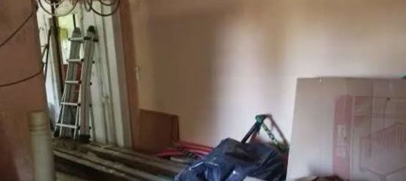 6 rooms House in Cocquio-Trevisago, Italy No. 270240 10