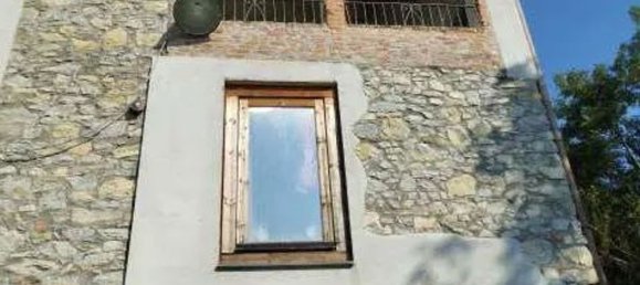 6 rooms House in Cocquio-Trevisago, Italy No. 270240 3