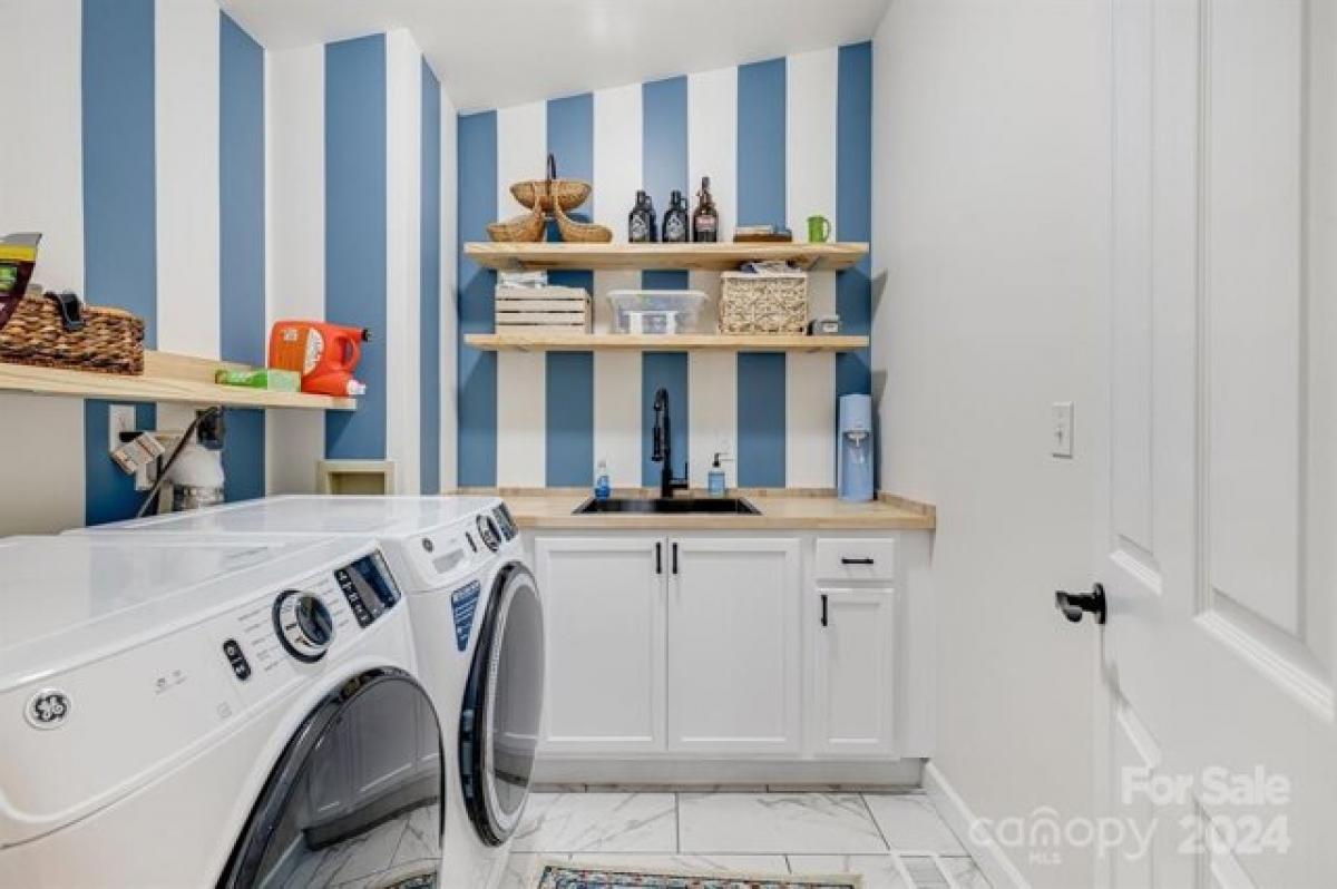 5 bedrooms House in Hendersonville, USA No. 389691