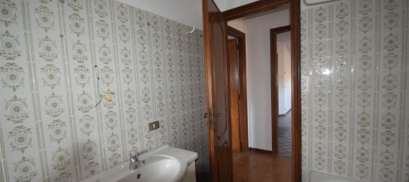 3 rooms Apartment in Rivergaro, Italy No. 30285 4