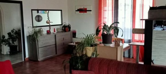 Casa de 4 dormitorios en Yzernay, France No. 98564 3