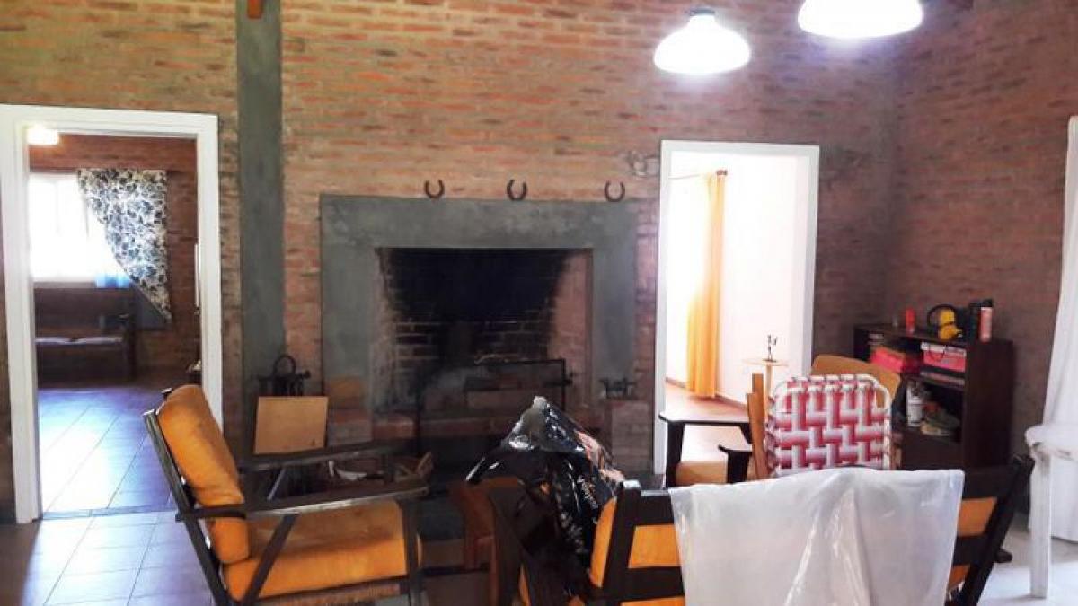 Casa de 2 dormitorios en Escobar, Argentina No. 17232