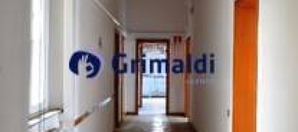 5-salle Appartement à Livorno, Italy No. 195859 4