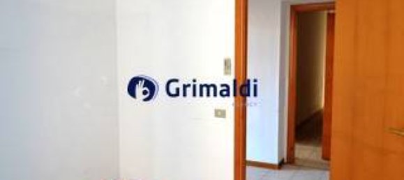 5-salle Appartement à Livorno, Italy No. 195859 6