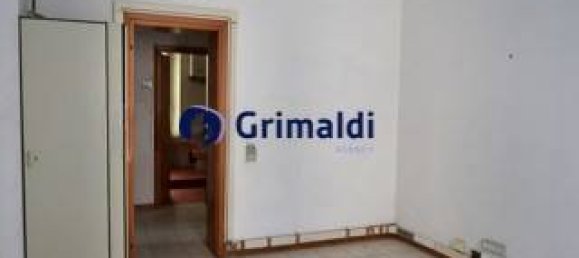 5-salle Appartement à Livorno, Italy No. 195859 2