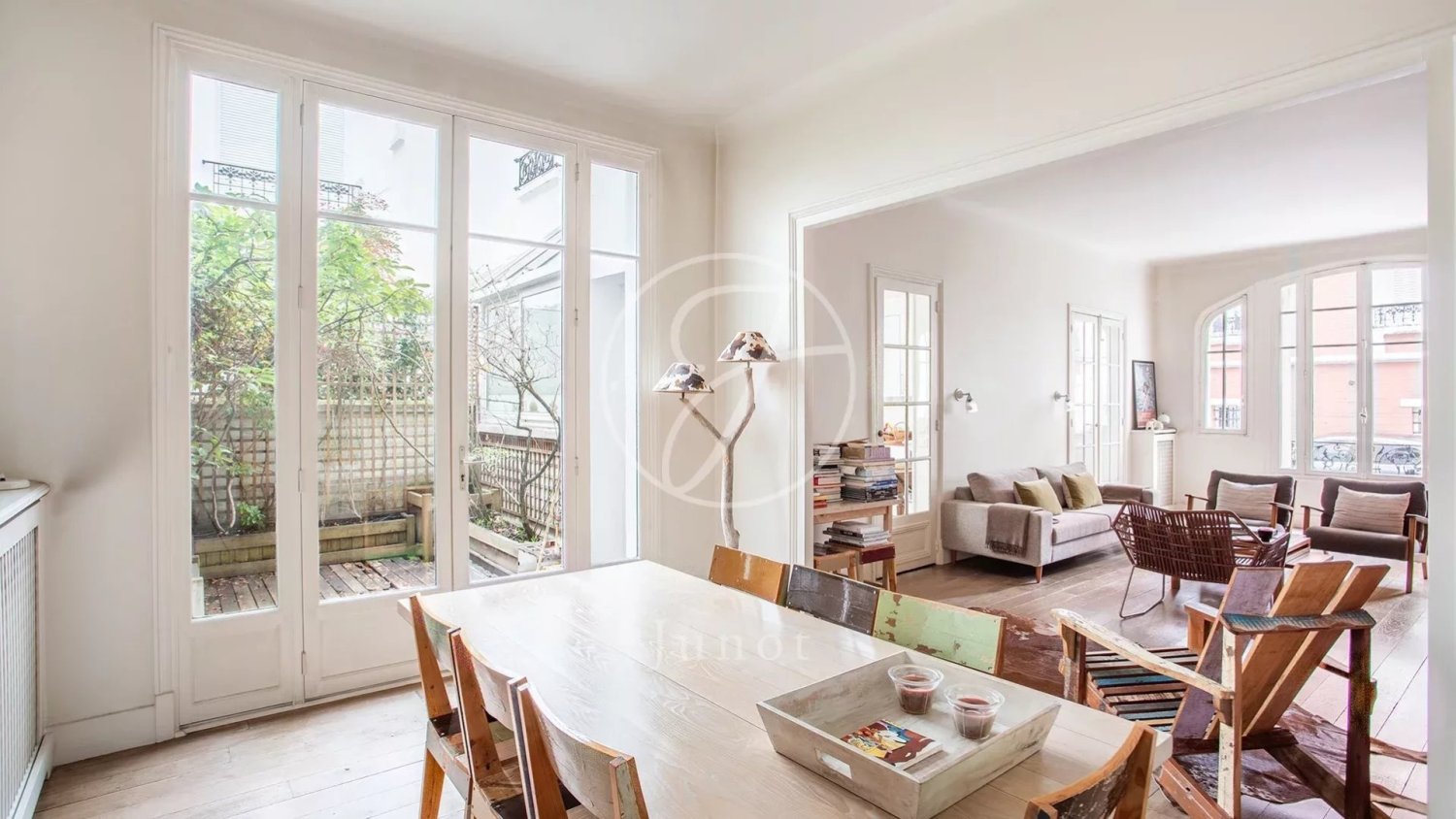 Villa de 4 dormitorios en Neuilly-sur-Seine, France No. 133663