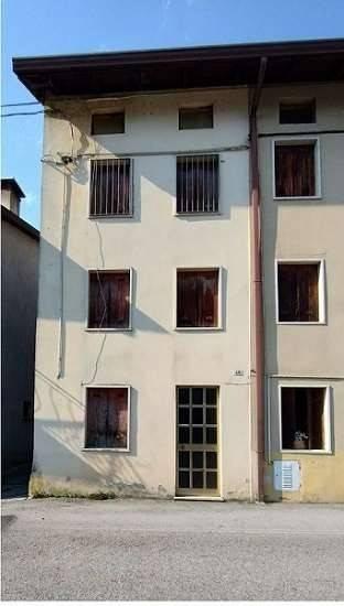 4 rooms House in Valdagno, Italy No. 34373