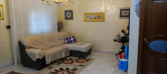 4 rooms Apartment in Naples, Italy No. 32013 3