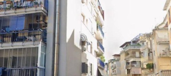 4 rooms Apartment in Naples, Italy No. 32013 2