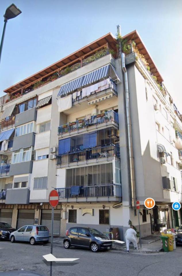 4 rooms Apartment in Naples, Italy No. 32013