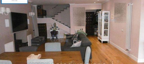 10 rooms Apartment in Rome, Italy No. 33314 3