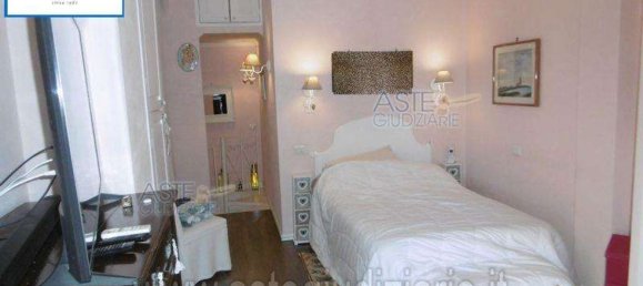 10 rooms Apartment in Rome, Italy No. 33314 7