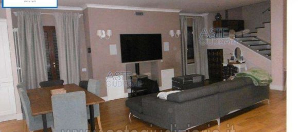 10 rooms Apartment in Rome, Italy No. 33314 10