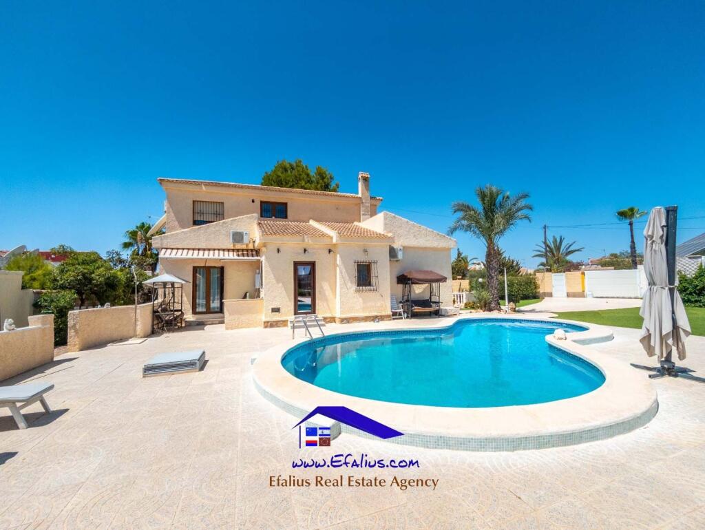 Вилла с 4 спальнями в Торревьеха, Испания № 261785