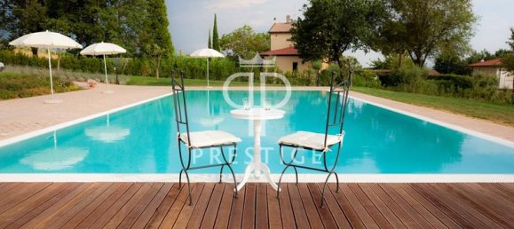 Отель, гостиница с 12 спальнями в Лучиньяно, Италия № 174885 17