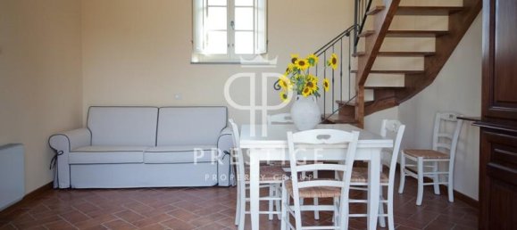 Отель, гостиница с 12 спальнями в Лучиньяно, Италия № 174885 12