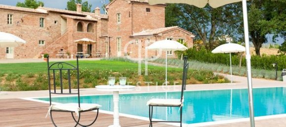 Отель, гостиница с 12 спальнями в Лучиньяно, Италия № 174885 2