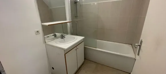 3-salle Appartement à Châteauroux, France No. 104182 8