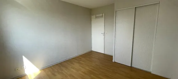 3-salle Appartement à Châteauroux, France No. 104182 5