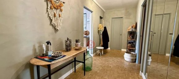 Apartamento de 3 dormitorios en Villemomble, France No. 354757 4