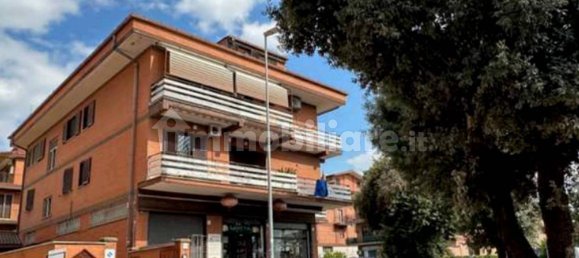 4 bedrooms Apartment in Rome, Italy No. 313428 8