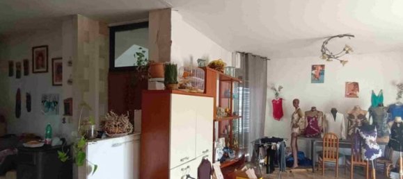 5-salle Appartement à Meda, Italy No. 8510 30