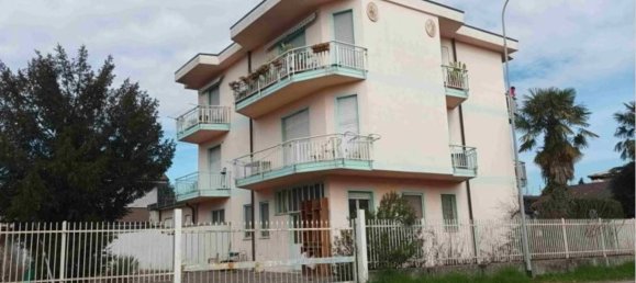 5-salle Appartement à Meda, Italy No. 8510 19